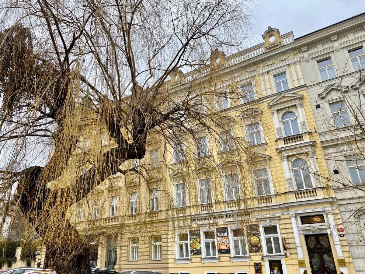 Hotel Klarinn Prague Castle Exteriör bild