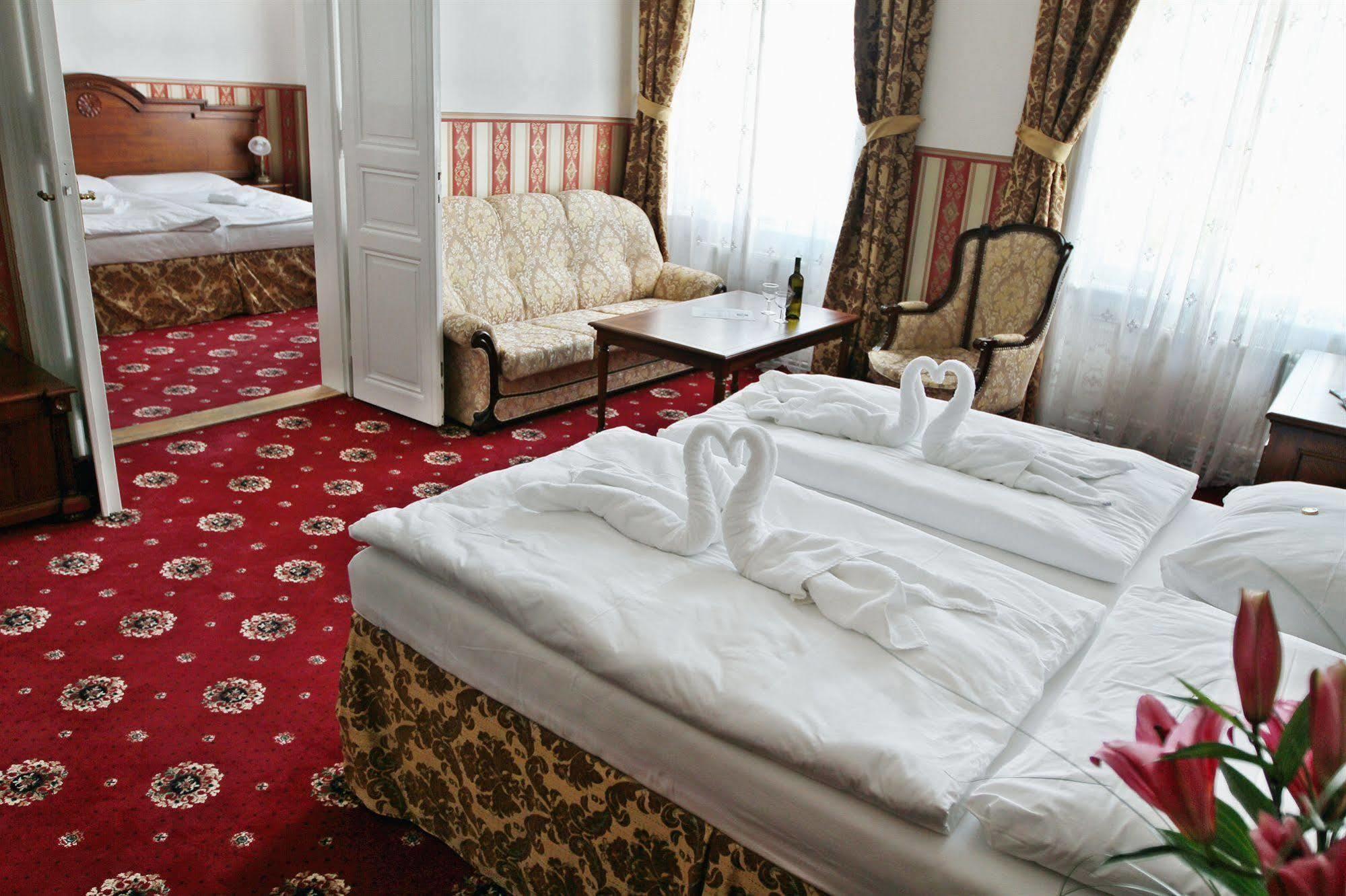 Hotel Klarinn Prague Castle Exteriör bild