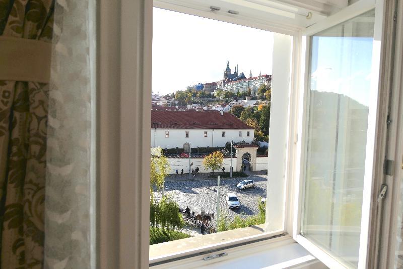Hotel Klarinn Prague Castle Exteriör bild